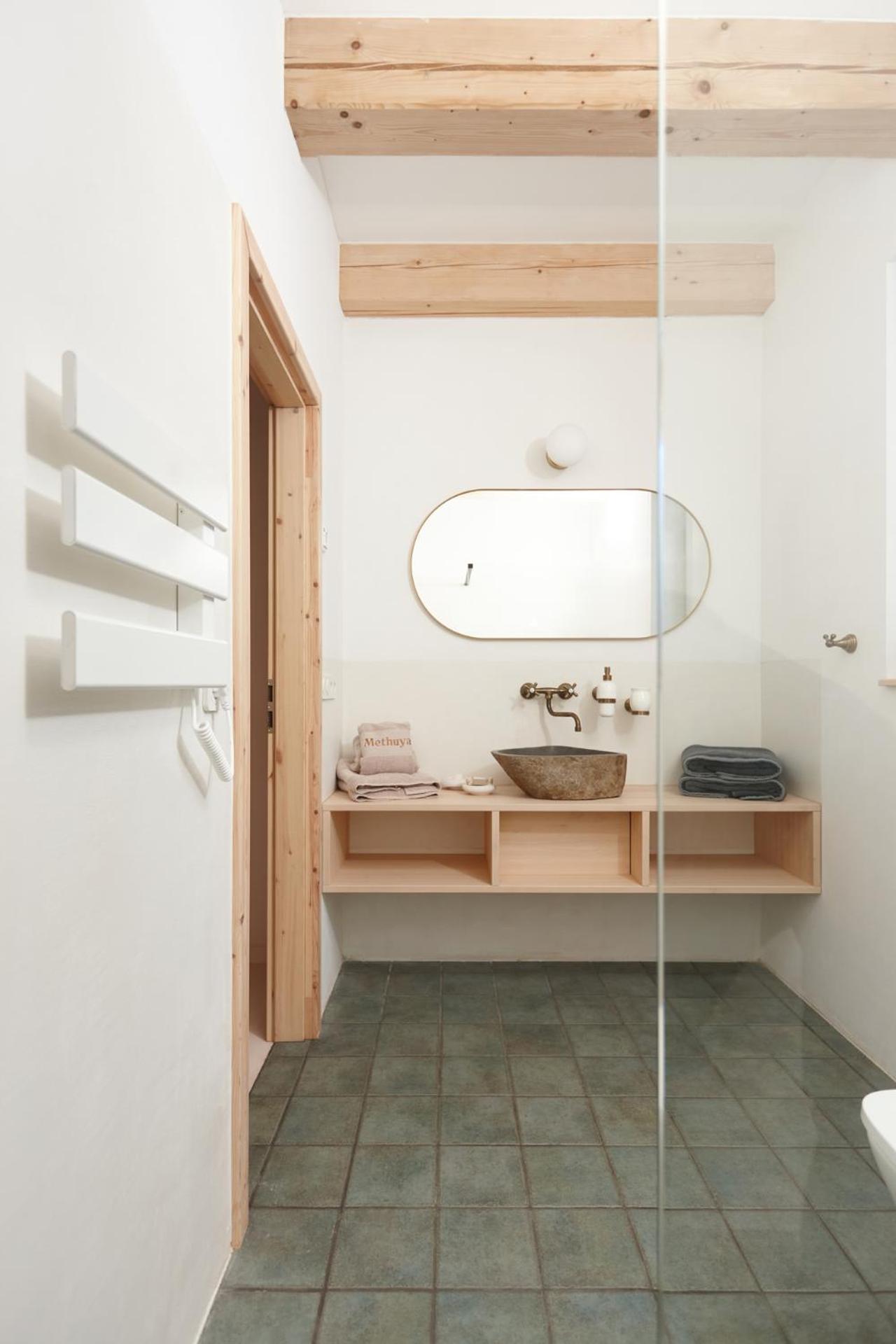 Дом отдыха Romantic Methuya, Private Outdoor Sauna Included Теплице-над-Метуи
